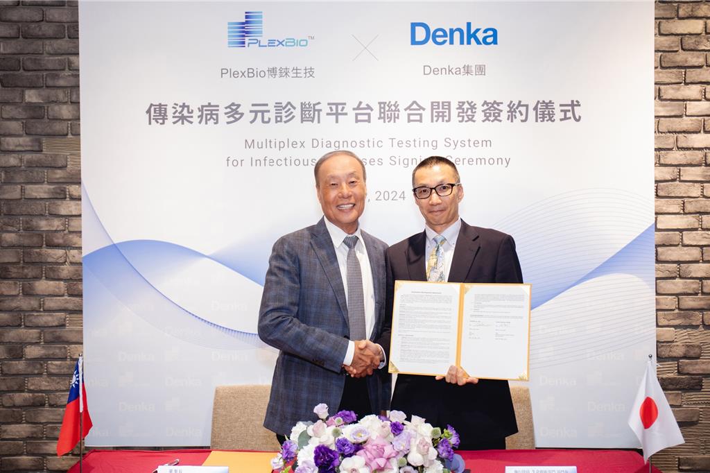 博錸生技與日本Denka集團簽署CDMO協議。圖左為博錸生技董事長暨執行長曹汀博士，右為Denka集團生命創新部門部門長稻田太郎。