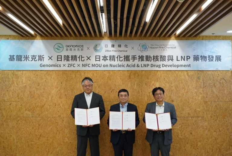 基米29日與日本簽署三方合作意向書,日本精化株式會社磷脂質事業本部部長松本正樹(左起)、基龍米克斯生物科技董事長周孟賢及日隆精化總經理陳煌合影。圖/基米提供